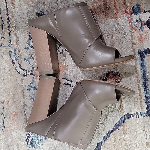 Pour La Victoire gray leather heeled mules - Picture 7 of 11